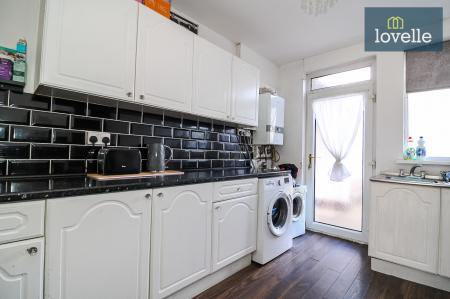 3 bedroom Semi-detached house for sale in Winchester Avenue, Grimsby, DN33