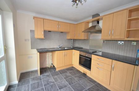 2 bedroom Semi-detached house to let in Calder Close, Immingham, DN40