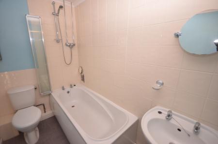 2 bedroom Semi-detached house to let in Calder Close, Immingham, DN40
