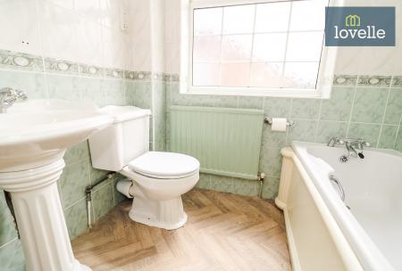 4 bedroom Detached house for sale in Abbey Drive West, Grimsby, DN32