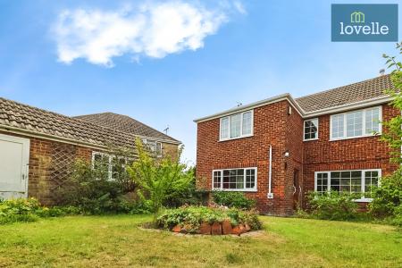 4 bedroom Detached house for sale in Abbey Drive West, Grimsby, DN32