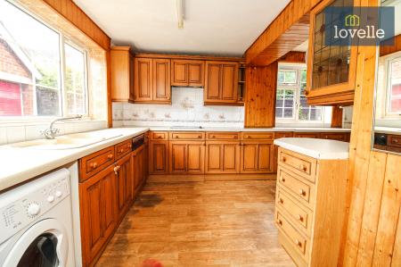 4 bedroom Detached house for sale in Abbey Drive West, Grimsby, DN32