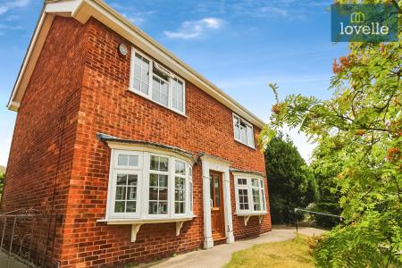 4 bedroom Detached house for sale in Abbey Drive West, Grimsby, DN32