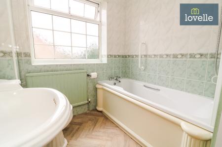 4 bedroom Detached house for sale in Abbey Drive West, Grimsby, DN32