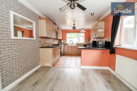 4 bedroom Detached house for sale in Grasby Crescent, Grimsby, DN37