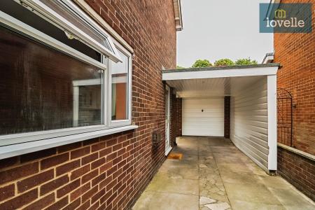 4 bedroom Detached house for sale in Grasby Crescent, Grimsby, DN37