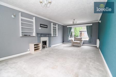 4 bedroom Detached house for sale in Grasby Crescent, Grimsby, DN37