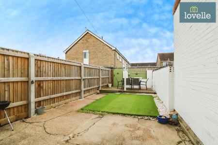 2 bedroom Terraced House for sale in Lister Street, Grimsby, DN31