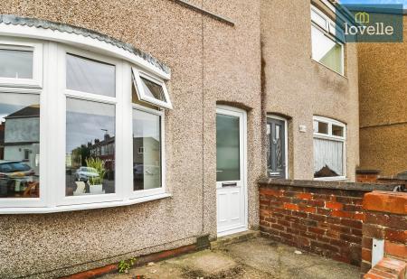 2 bedroom Terraced House for sale in Lister Street, Grimsby, DN31