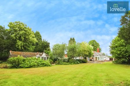 5 bedroom Bungalow for sale in Waltham Road, Brigsley, DN37