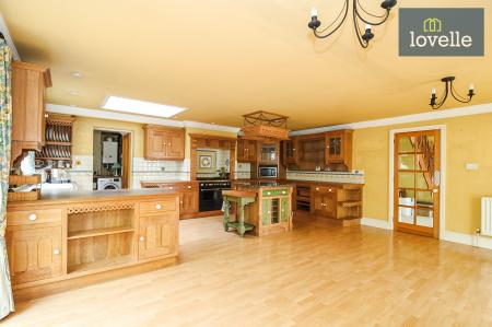 5 bedroom Bungalow for sale in Waltham Road, Brigsley, DN37