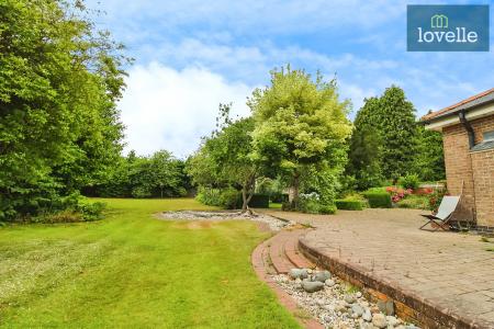 5 bedroom Bungalow for sale in Waltham Road, Brigsley, DN37