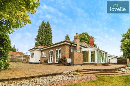 5 bedroom Bungalow for sale in Waltham Road, Brigsley, DN37