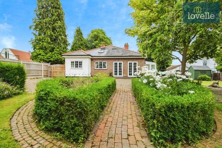 5 bedroom Bungalow for sale in Waltham Road, Brigsley, DN37