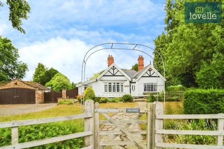 5 bedroom Bungalow for sale in Waltham Road, Brigsley, DN37