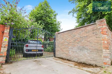 5 bedroom Terraced House for sale in Abbey Road, Grimsby, DN32