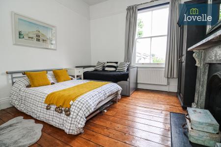 5 bedroom Terraced House for sale in Abbey Road, Grimsby, DN32