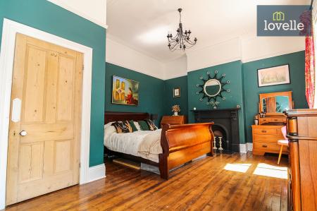 5 bedroom Terraced House for sale in Abbey Road, Grimsby, DN32