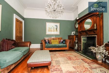 5 bedroom Terraced House for sale in Abbey Road, Grimsby, DN32