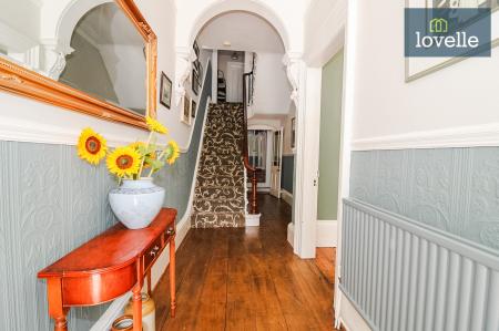 5 bedroom Terraced House for sale in Abbey Road, Grimsby, DN32