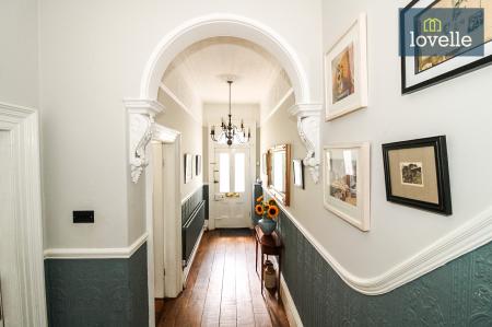 5 bedroom Terraced House for sale in Abbey Road, Grimsby, DN32