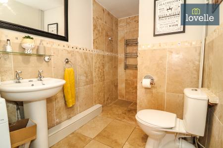 5 bedroom Terraced House for sale in Abbey Road, Grimsby, DN32