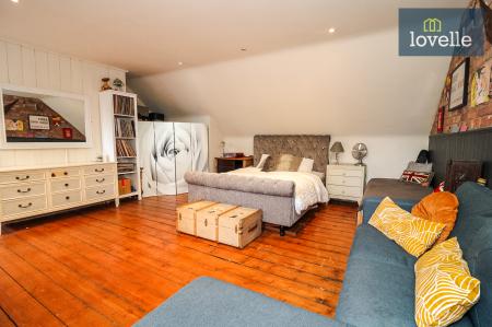 5 bedroom Terraced House for sale in Abbey Road, Grimsby, DN32