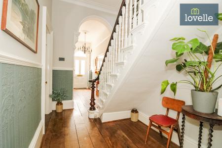 5 bedroom Terraced House for sale in Abbey Road, Grimsby, DN32