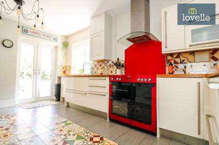 5 bedroom Terraced House for sale in Abbey Road, Grimsby, DN32