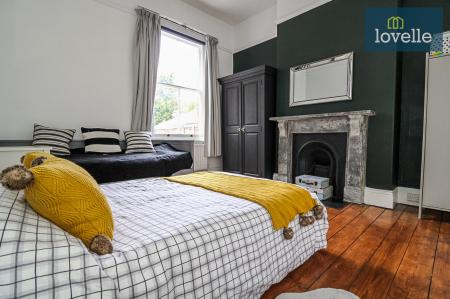 5 bedroom Terraced House for sale in Abbey Road, Grimsby, DN32