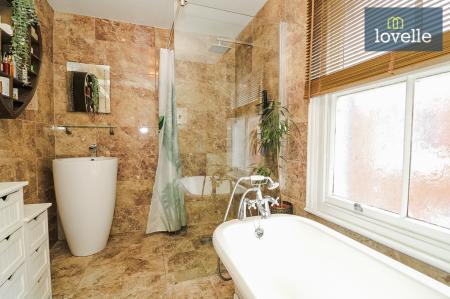 5 bedroom Terraced House for sale in Abbey Road, Grimsby, DN32