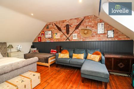 5 bedroom Terraced House for sale in Abbey Road, Grimsby, DN32