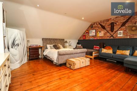 5 bedroom Terraced House for sale in Abbey Road, Grimsby, DN32