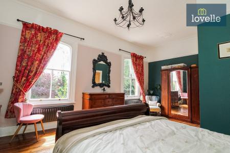 5 bedroom Terraced House for sale in Abbey Road, Grimsby, DN32