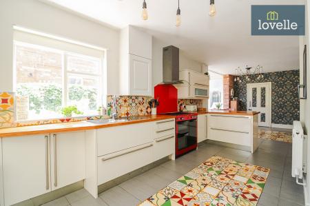 5 bedroom Terraced House for sale in Abbey Road, Grimsby, DN32