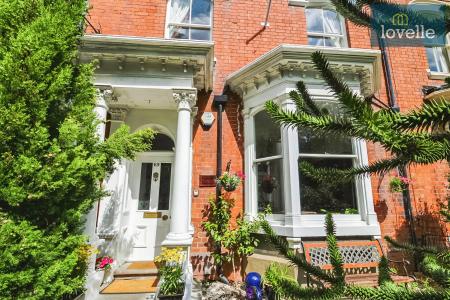 5 bedroom Terraced House for sale in Abbey Road, Grimsby, DN32