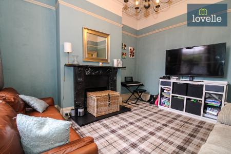 5 bedroom Terraced House for sale in Abbey Road, Grimsby, DN32