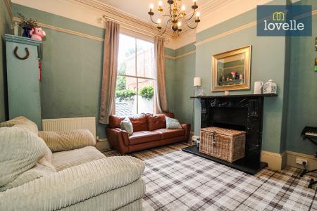 5 bedroom Terraced House for sale in Abbey Road, Grimsby, DN32