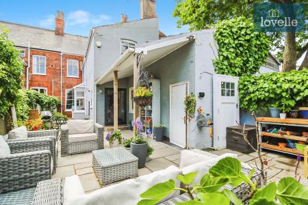 5 bedroom Terraced House for sale in Abbey Road, Grimsby, DN32