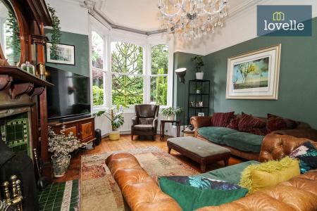 5 bedroom Terraced House for sale in Abbey Road, Grimsby, DN32