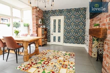 5 bedroom Terraced House for sale in Abbey Road, Grimsby, DN32