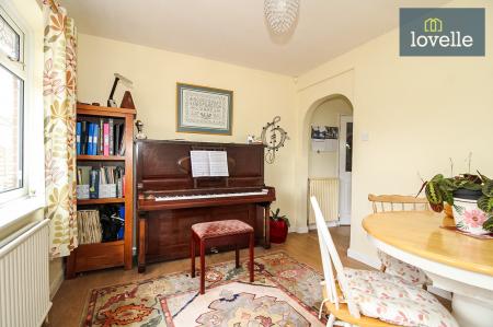 4 bedroom Detached house for sale in Waltham Road, Scartho, Grimsby, DN33