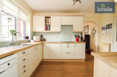 4 bedroom Detached house for sale in Waltham Road, Scartho, Grimsby, DN33