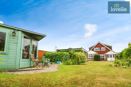 4 bedroom Detached house for sale in Waltham Road, Scartho, Grimsby, DN33