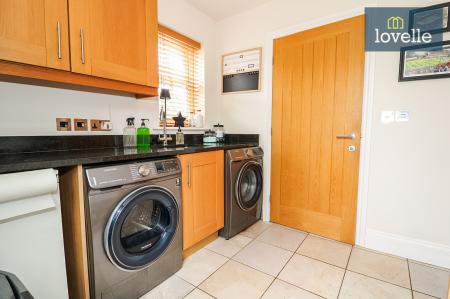 5 bedroom Detached house for sale in Ludborough Road, North Thoresby, DN36