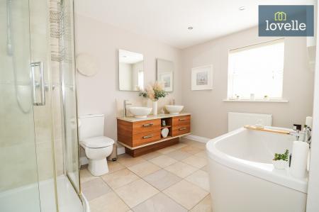 5 bedroom Detached house for sale in Ludborough Road, North Thoresby, DN36
