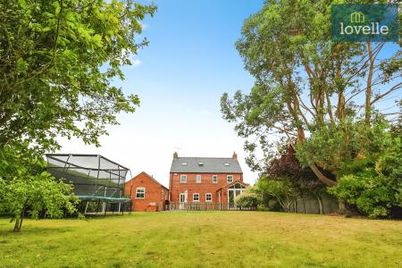 5 bedroom Detached house for sale in Ludborough Road, North Thoresby, DN36