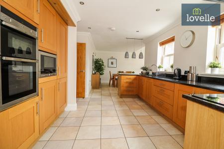5 bedroom Detached house for sale in Ludborough Road, North Thoresby, DN36
