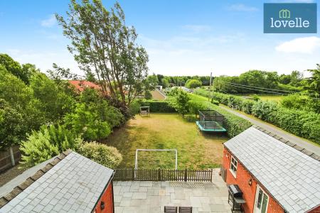 5 bedroom Detached house for sale in Ludborough Road, North Thoresby, DN36