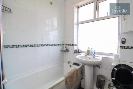 4 bedroom Semi-detached house for sale in Hereford Avenue, Grimsby, DN34